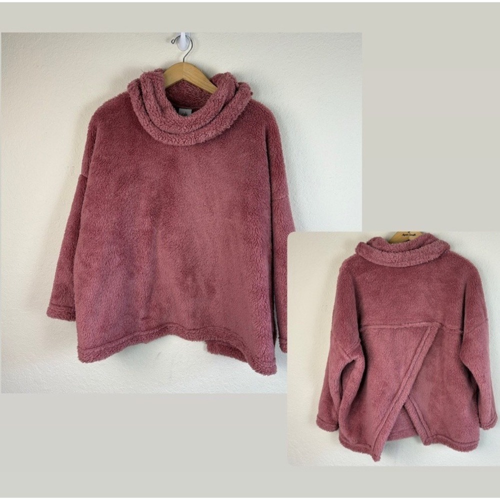 Cabi M/L Embrace Fuzzy Pullover Cowl Neck Fleece Pink Gorp Core Travel 8013